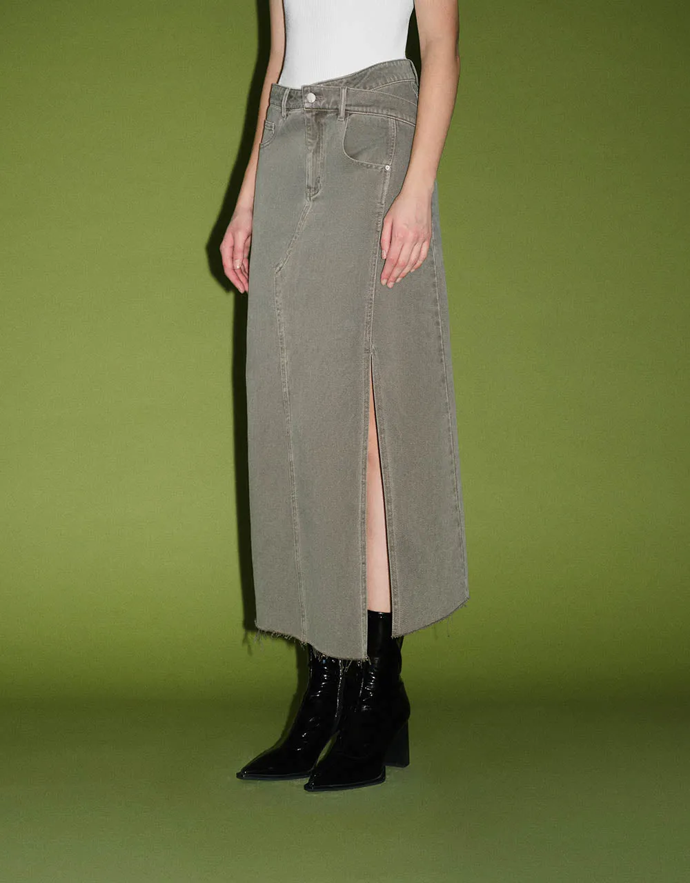 Split Hem Midi A-Line Denim Skirt sold by Urban Revivo product image thumbnail 4