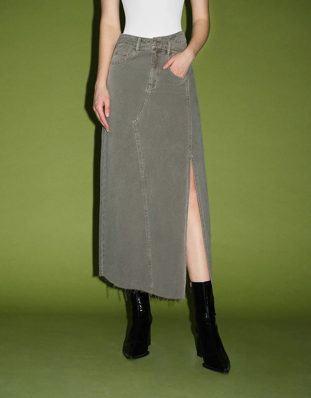 Split Hem Midi A-Line Denim Skirt sold by Urban Revivo product image thumbnail 2