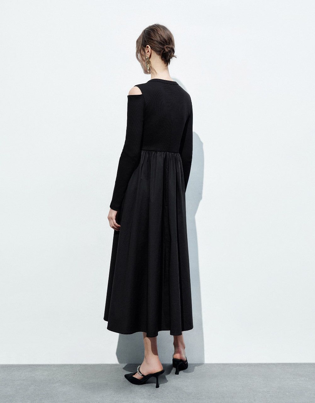 Cold Shoulder Crew Neck A-Line Dress sold by Urban Revivo product image thumbnail 4