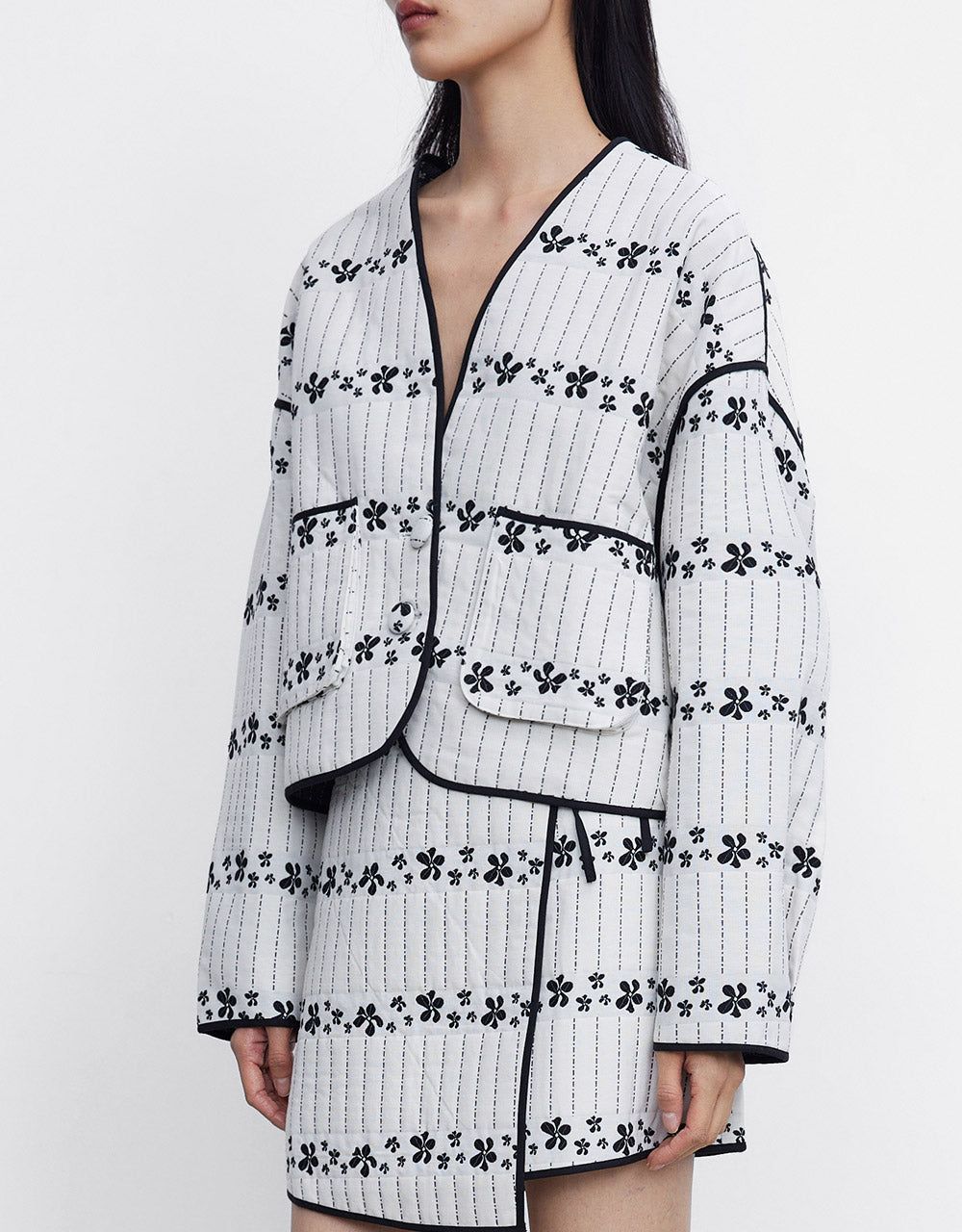 Floral Print V Neck Jacket sold by Urban Revivo product image thumbnail 3