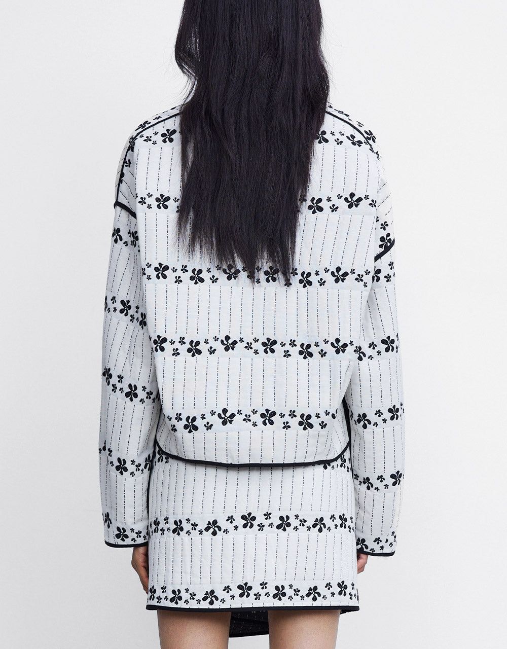 Floral Print V Neck Jacket sold by Urban Revivo product image thumbnail 4