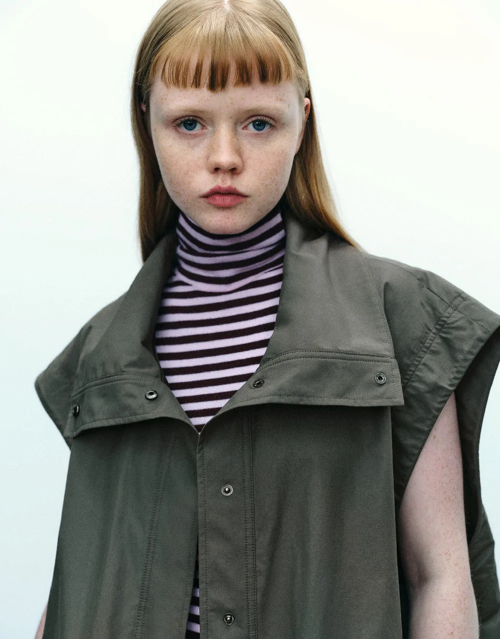 Stand Collar Straight Waistcoat sold by Urban Revivo product image thumbnail 5