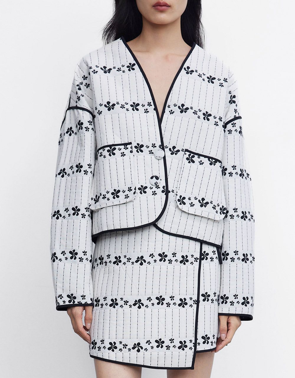 Floral Print V Neck Jacket sold by Urban Revivo product image thumbnail 2