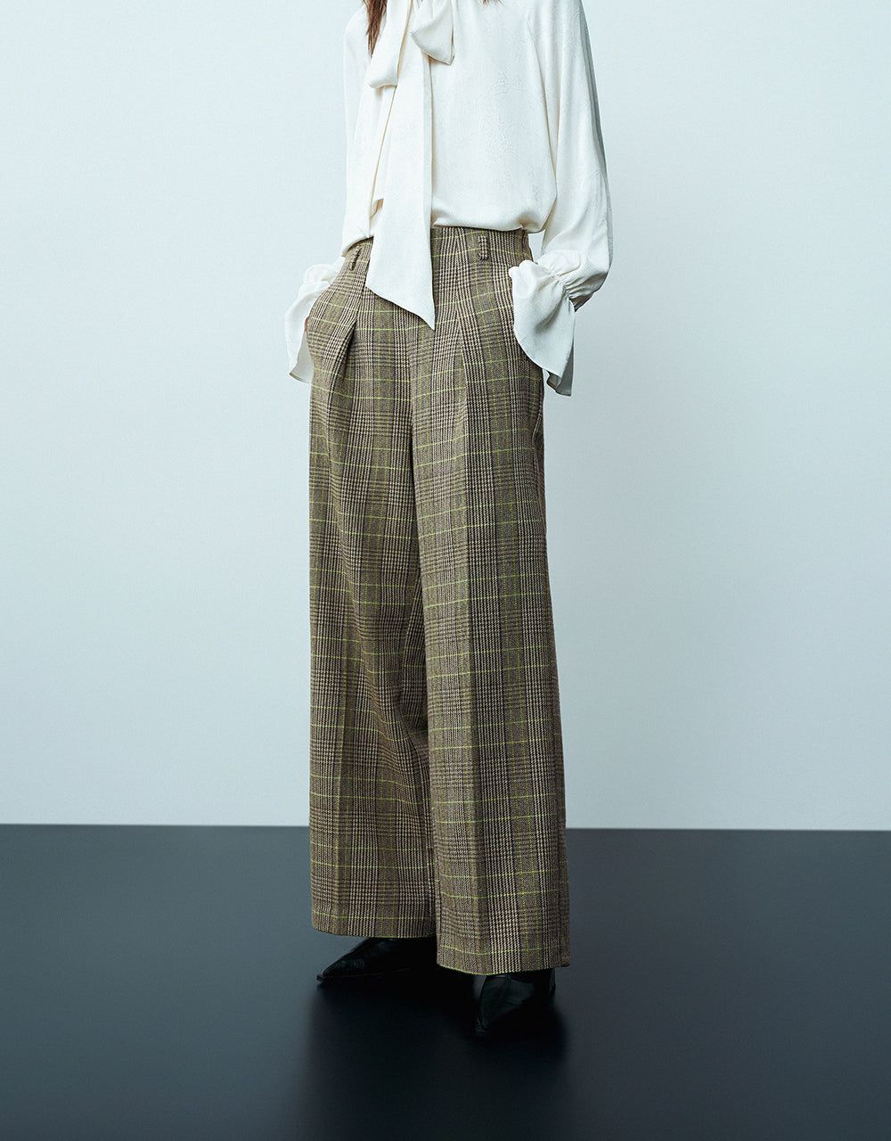 Striped Wide-Leg Pants sold by Urban Revivo product image thumbnail 4