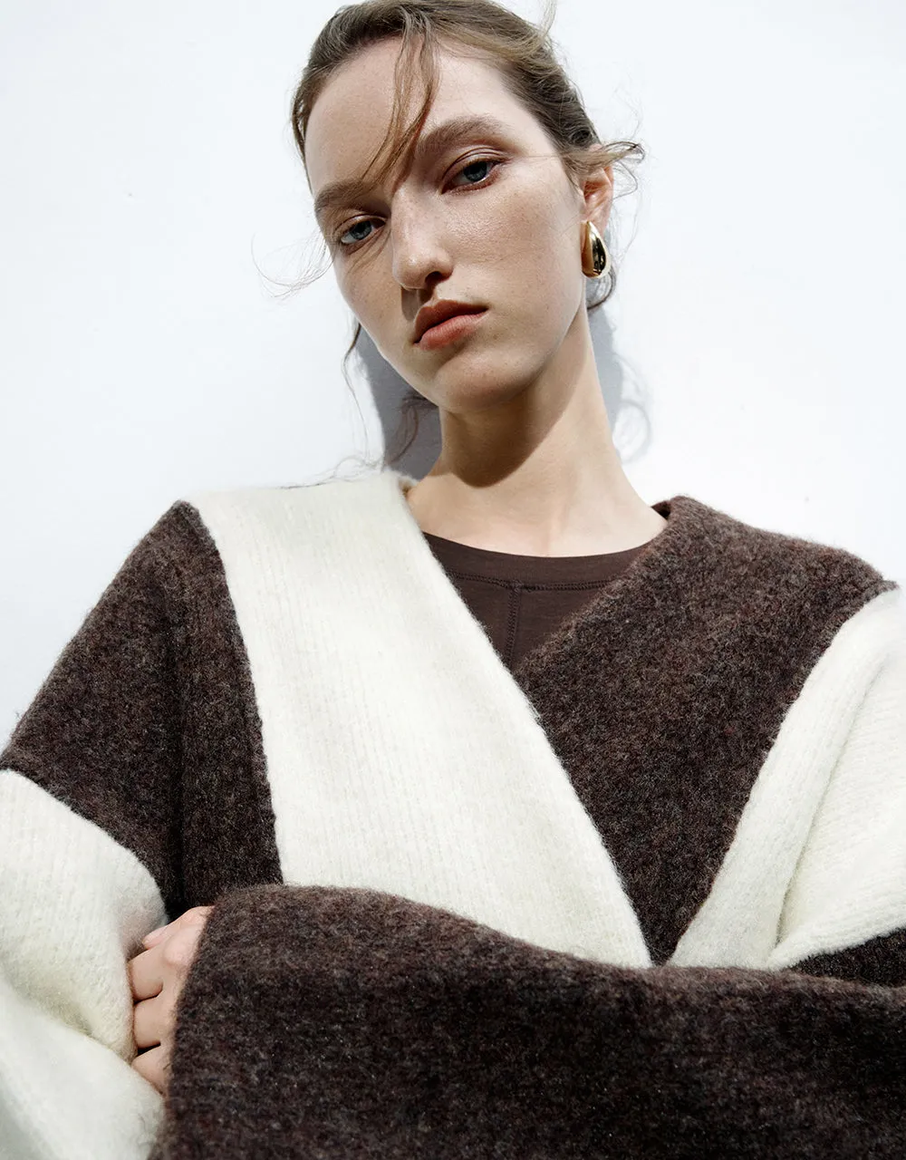 Colorblocks V-Neck Knitted Cardigan sold by Urban Revivo product image thumbnail 5