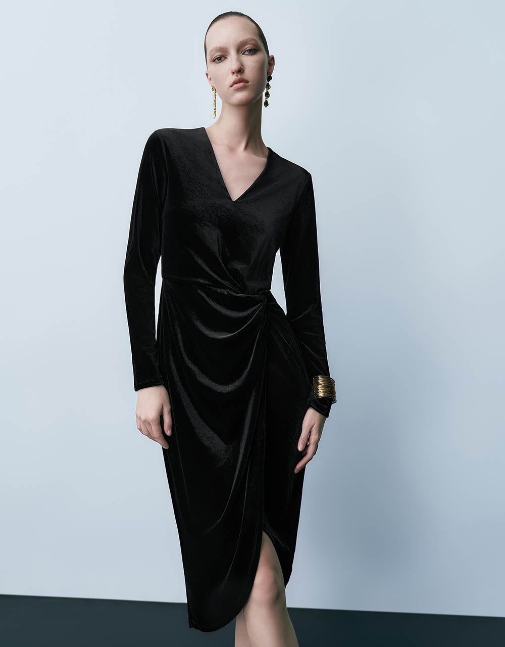 V-Neck Knitted Skinny Dress sold by Urban Revivo product image thumbnail 5