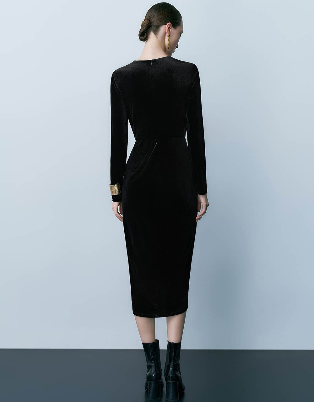 V-Neck Knitted Skinny Dress sold by Urban Revivo product image thumbnail 4