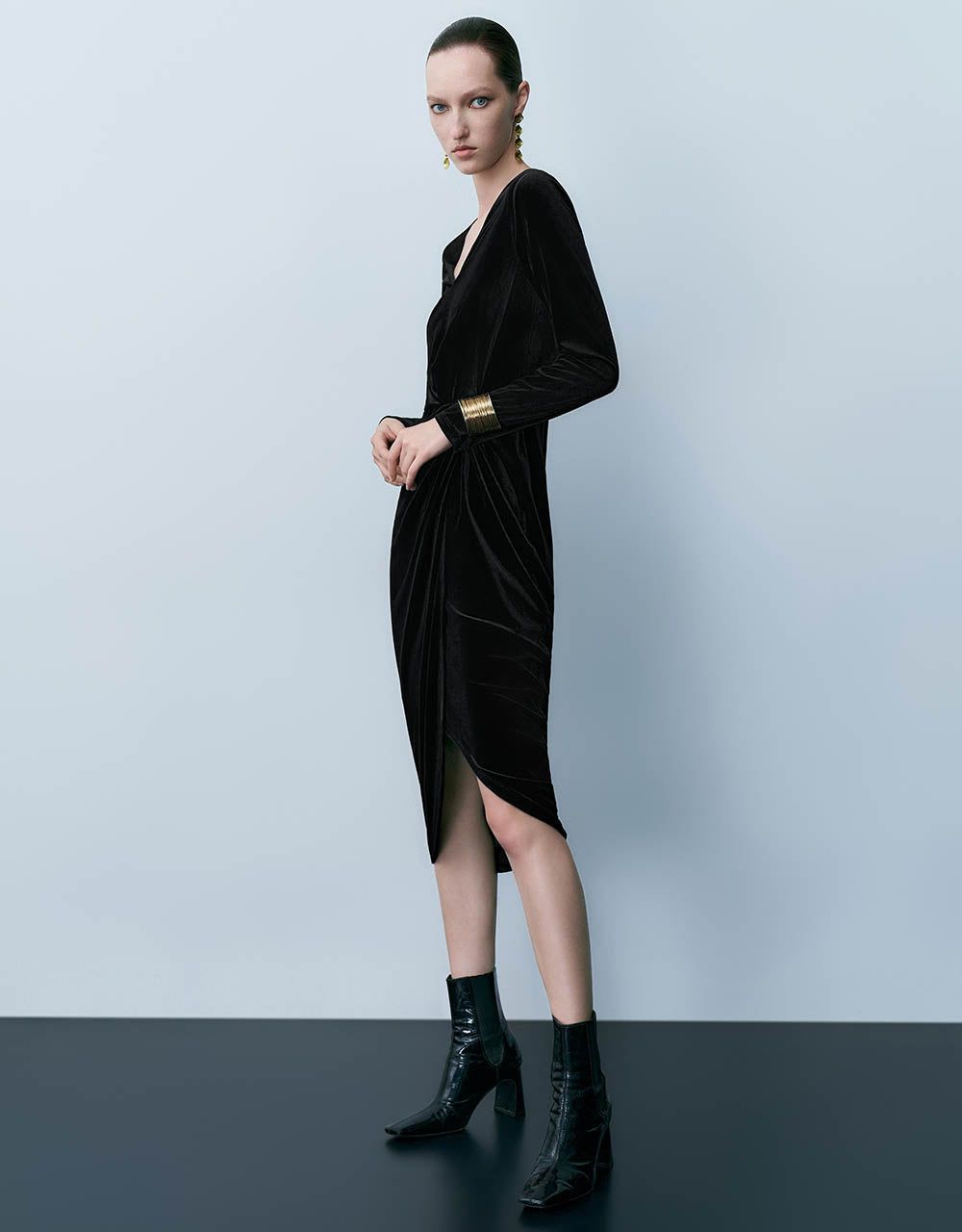 V-Neck Knitted Skinny Dress sold by Urban Revivo product image thumbnail 3