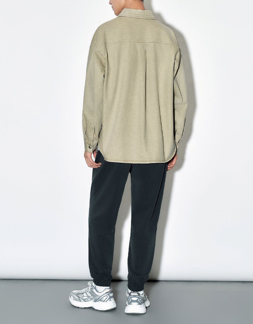 Press Button Loose Denim Shirt sold by Urban Revivo product image thumbnail 4