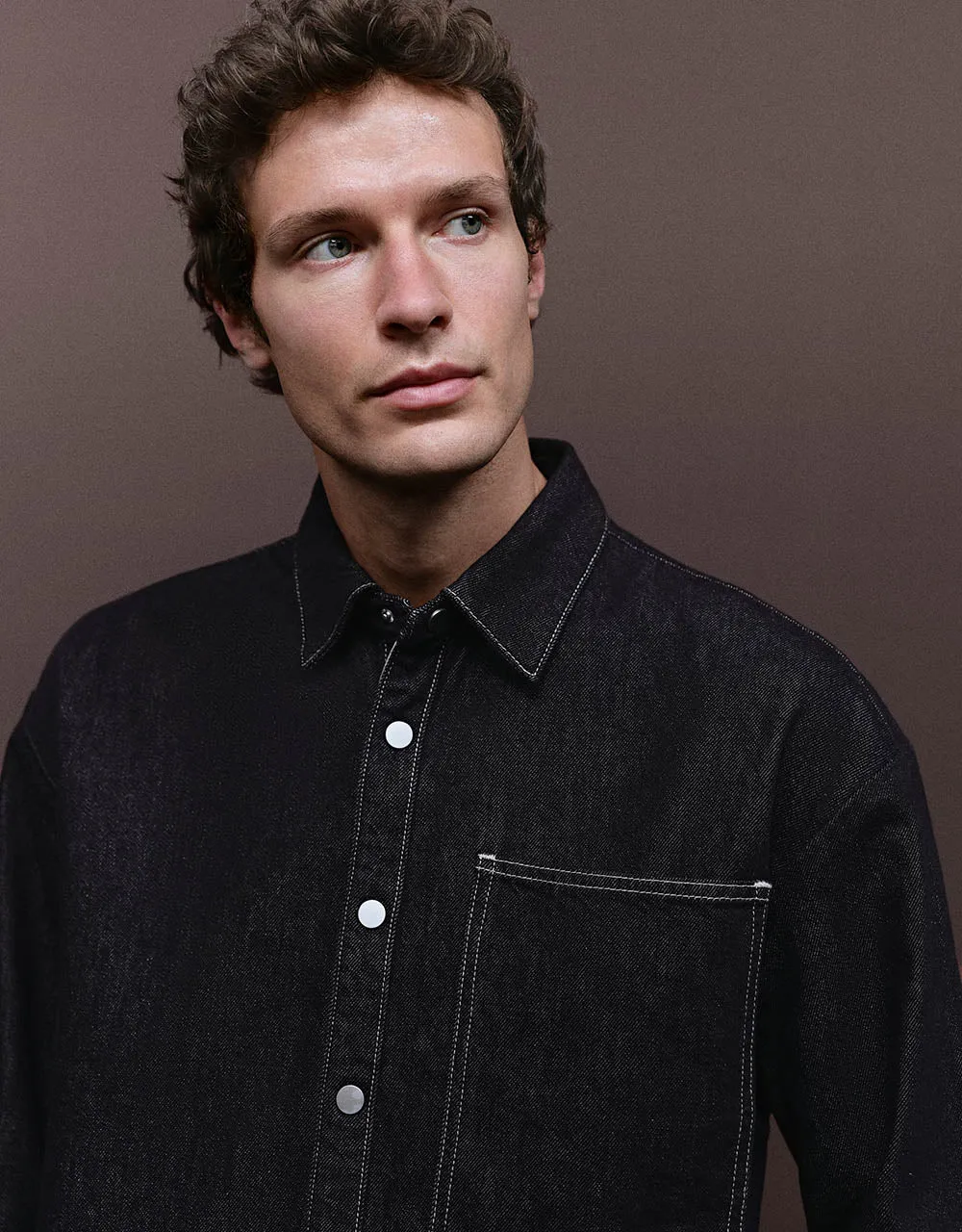 Press Buttoned Loose Denim Shirt sold by Urban Revivo product image thumbnail 4