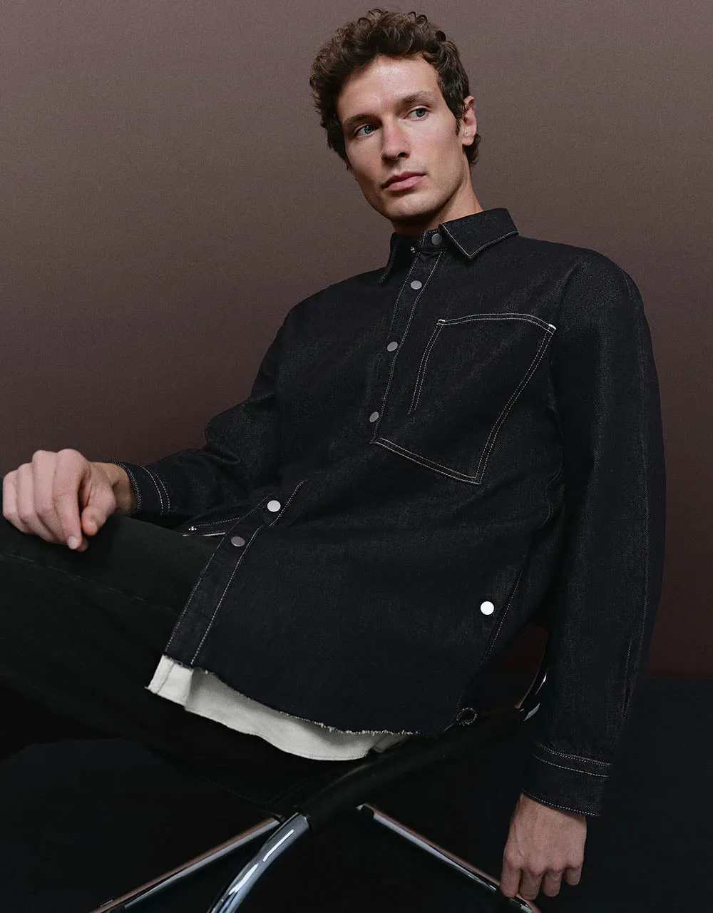 Press Buttoned Loose Denim Shirt sold by Urban Revivo product image thumbnail 3