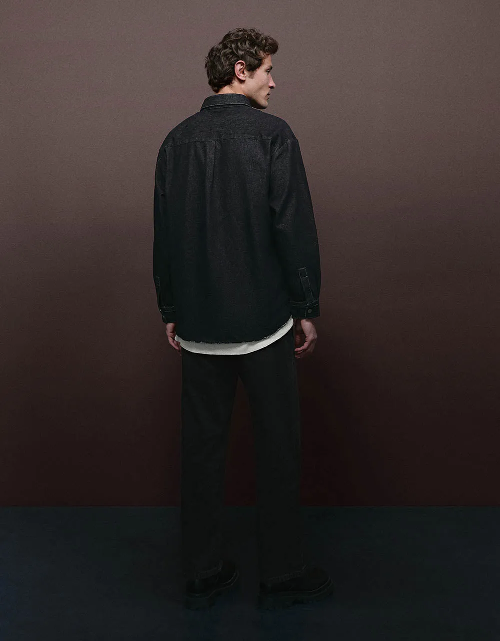 Press Buttoned Loose Denim Shirt sold by Urban Revivo product image thumbnail 5