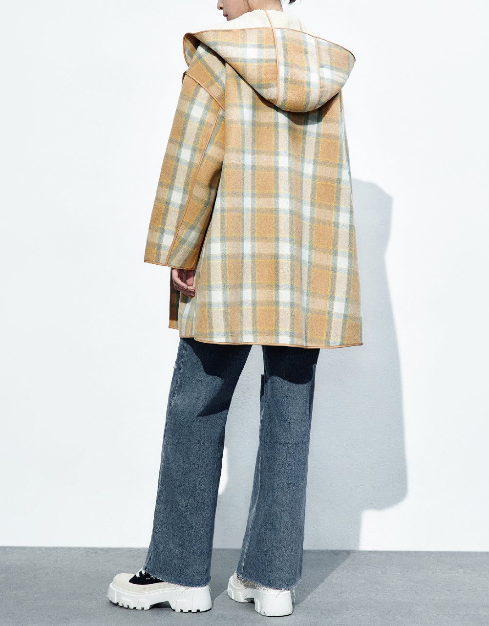 Plaid Drop Shoulder Sleeve Coat sold by Urban Revivo product image thumbnail 4
