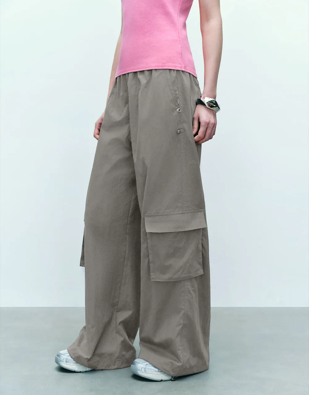 Elastic Waist Loose Jogger Pants sold by Urban Revivo product image thumbnail 4
