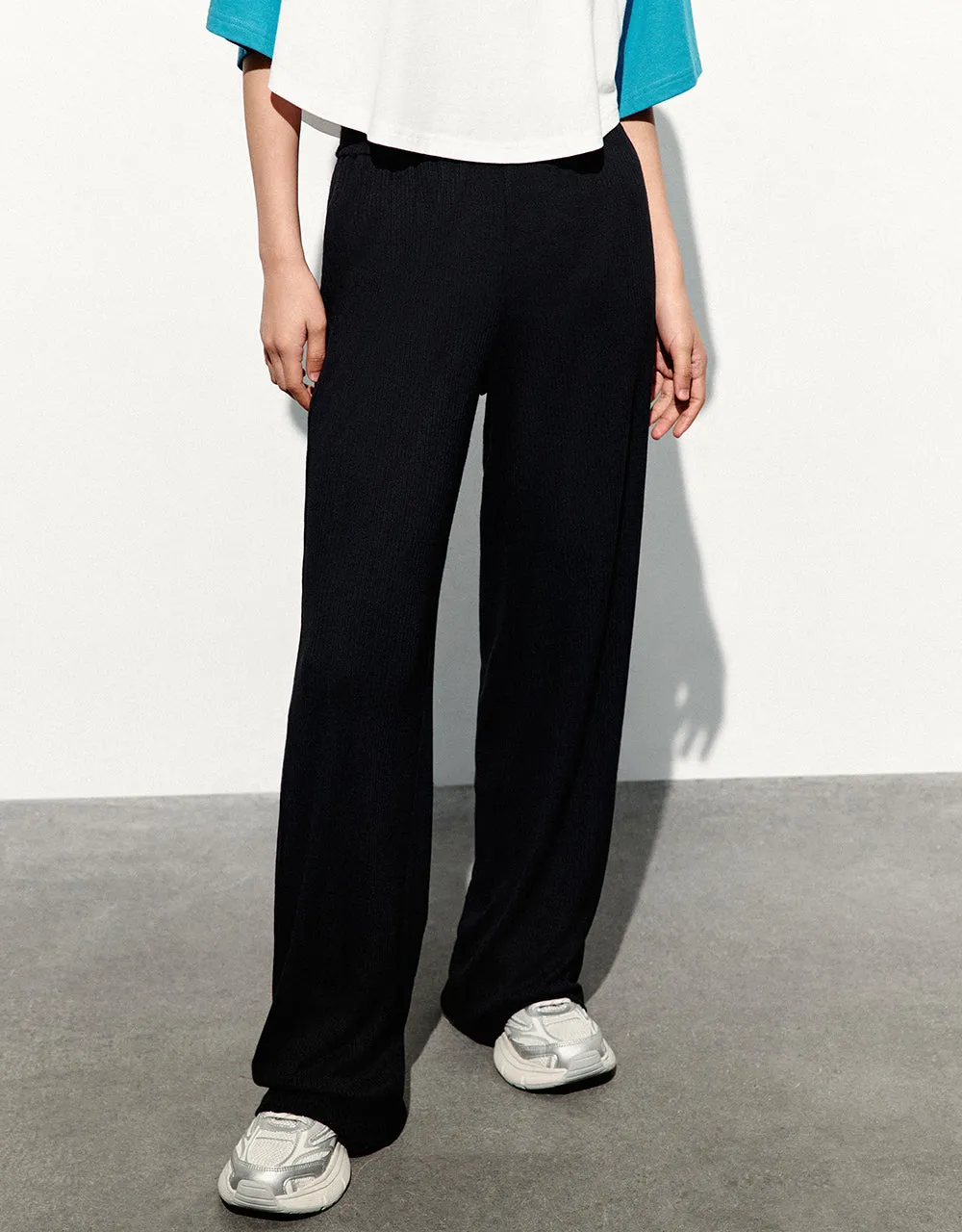 Elastic Waist Knitted Straight Pants sold by Urban Revivo product image thumbnail 4