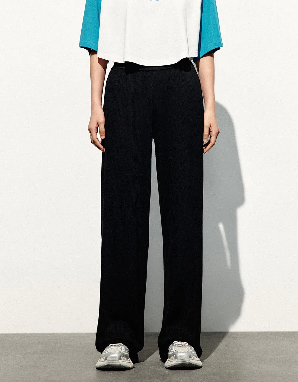 Elastic Waist Knitted Straight Pants sold by Urban Revivo product image thumbnail 2