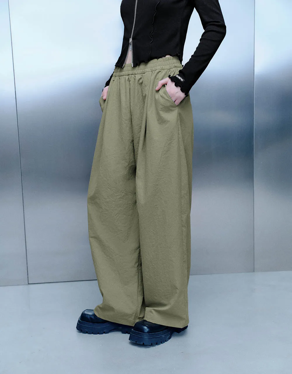 Elastic Waist Carrot Fit Pants sold by Urban Revivo product image thumbnail 4