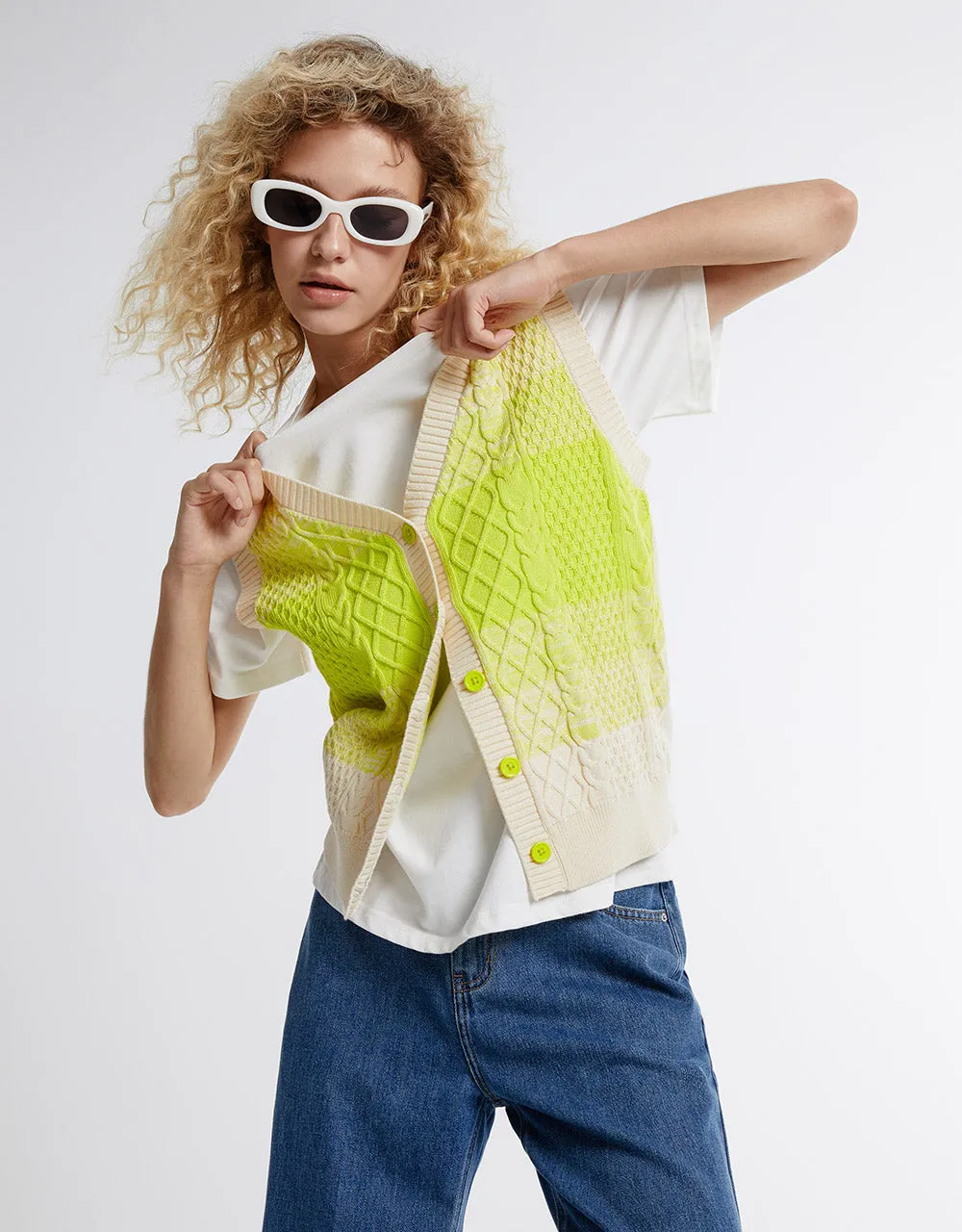 Ombre Sleeveless Cardigan sold by Urban Revivo product image thumbnail 2