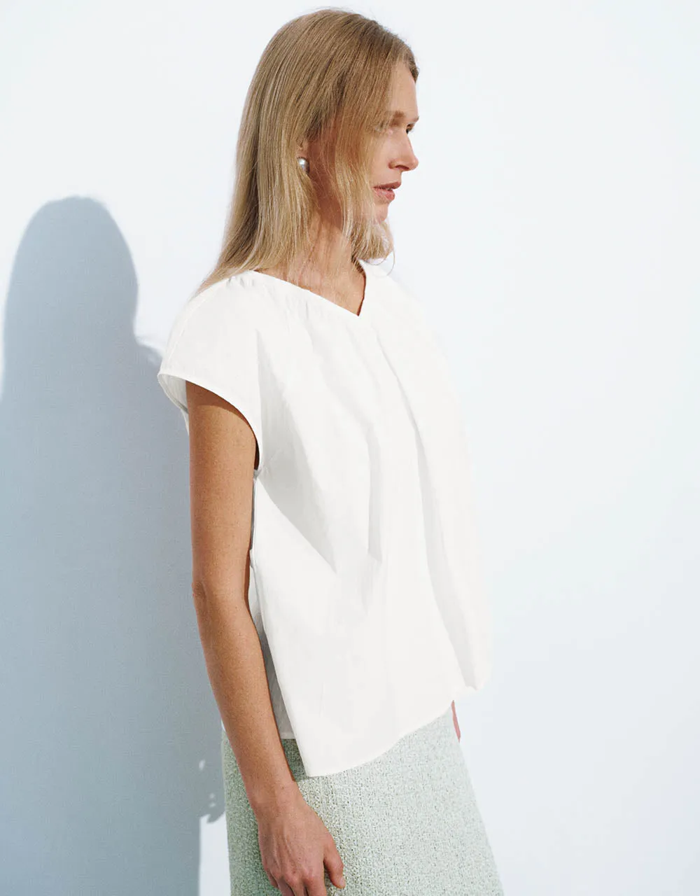 Sleeveless Loose V-Neck Shirt sold by Urban Revivo product image thumbnail 3