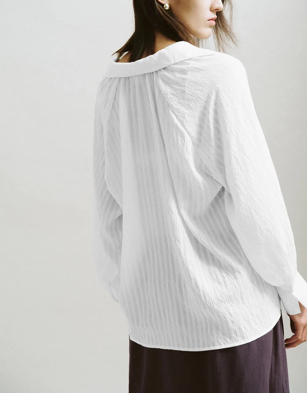 Raglan Sleeve V-Neck Overhead Shirt sold by Urban Revivo product image thumbnail 3
