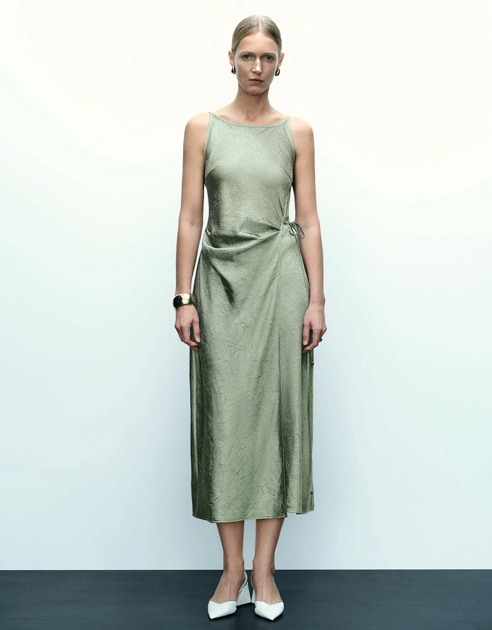 Sleeveless Straight Dress sold by Urban Revivo