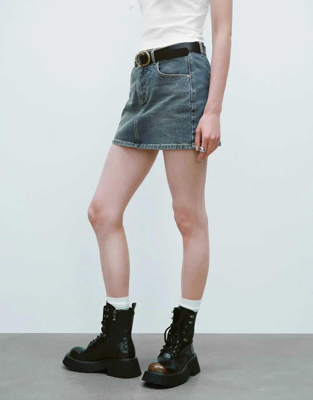 Mini Straight Denim Skirt With Belt sold by Urban Revivo product image thumbnail 4