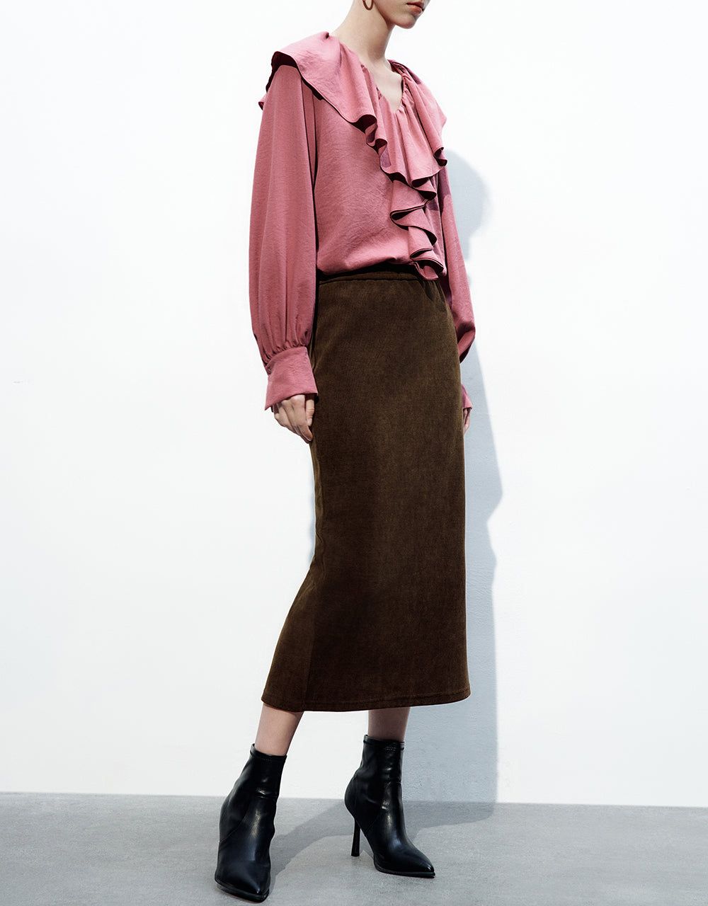 Elastic Waist Midi Straight Knitted Skirt sold by Urban Revivo product image thumbnail 4