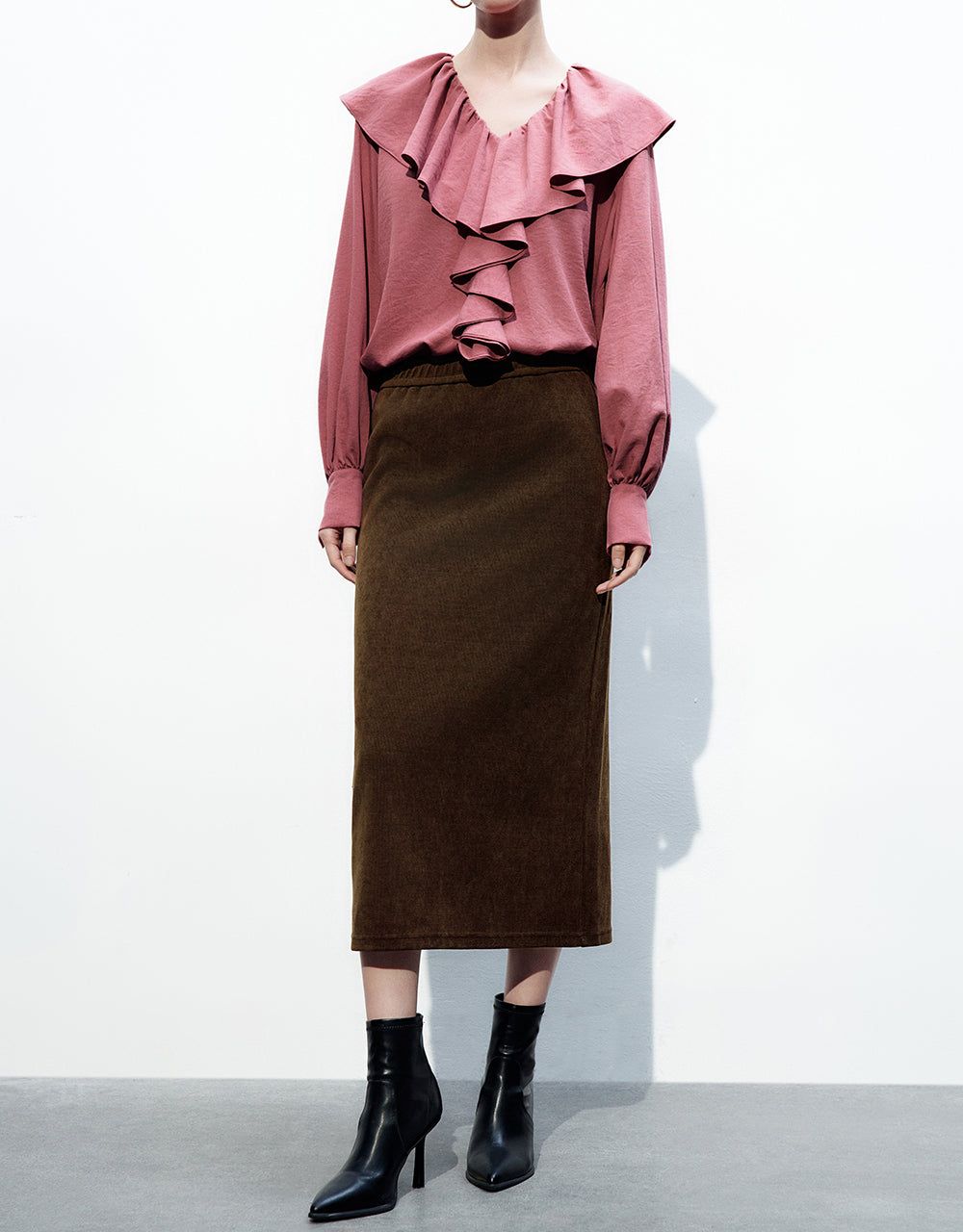 Elastic Waist Midi Straight Knitted Skirt sold by Urban Revivo product image thumbnail 2