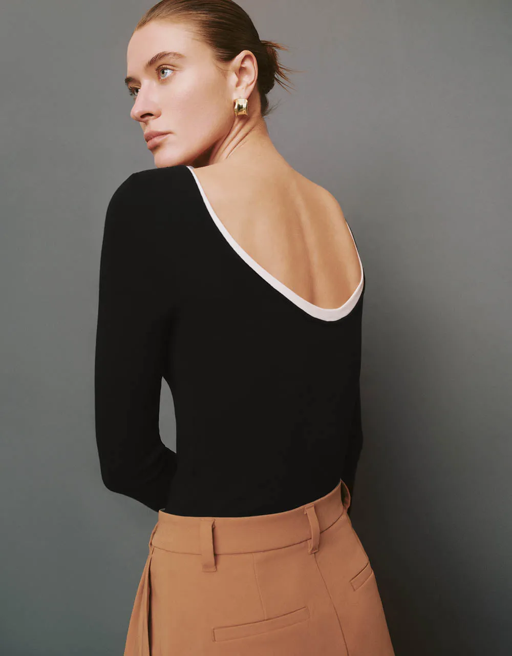 Crew Neck Skinny T-Shirt sold by Urban Revivo product image thumbnail 4