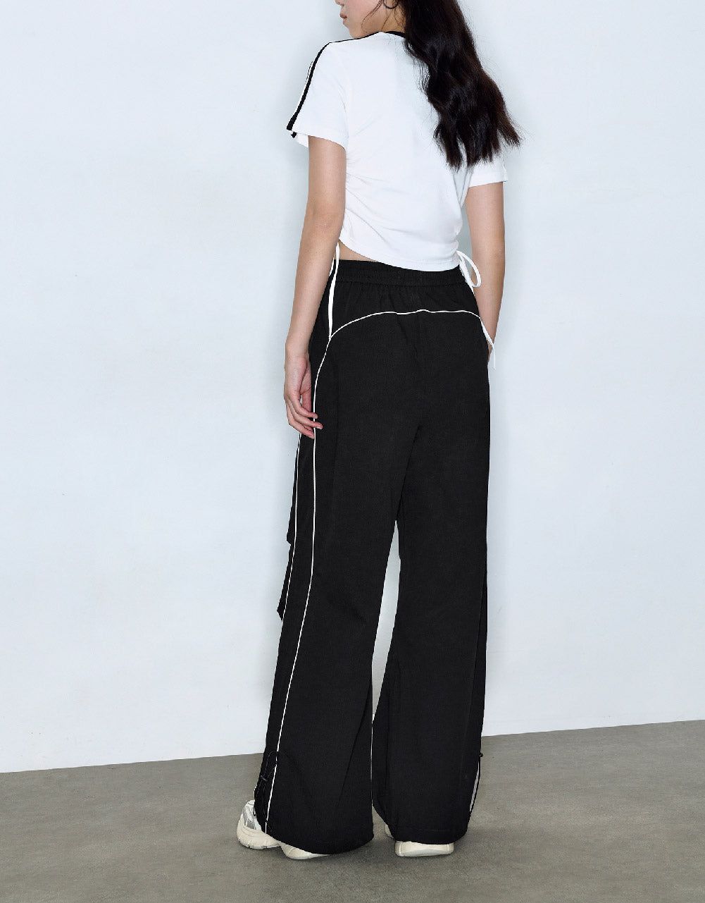 Elastic Waist Wide-Leg Pants sold by Urban Revivo product image thumbnail 5