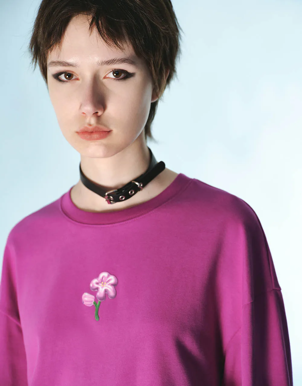 Flower Embossed Crew Neck Loose T-Shirt sold by Urban Revivo product image thumbnail 4