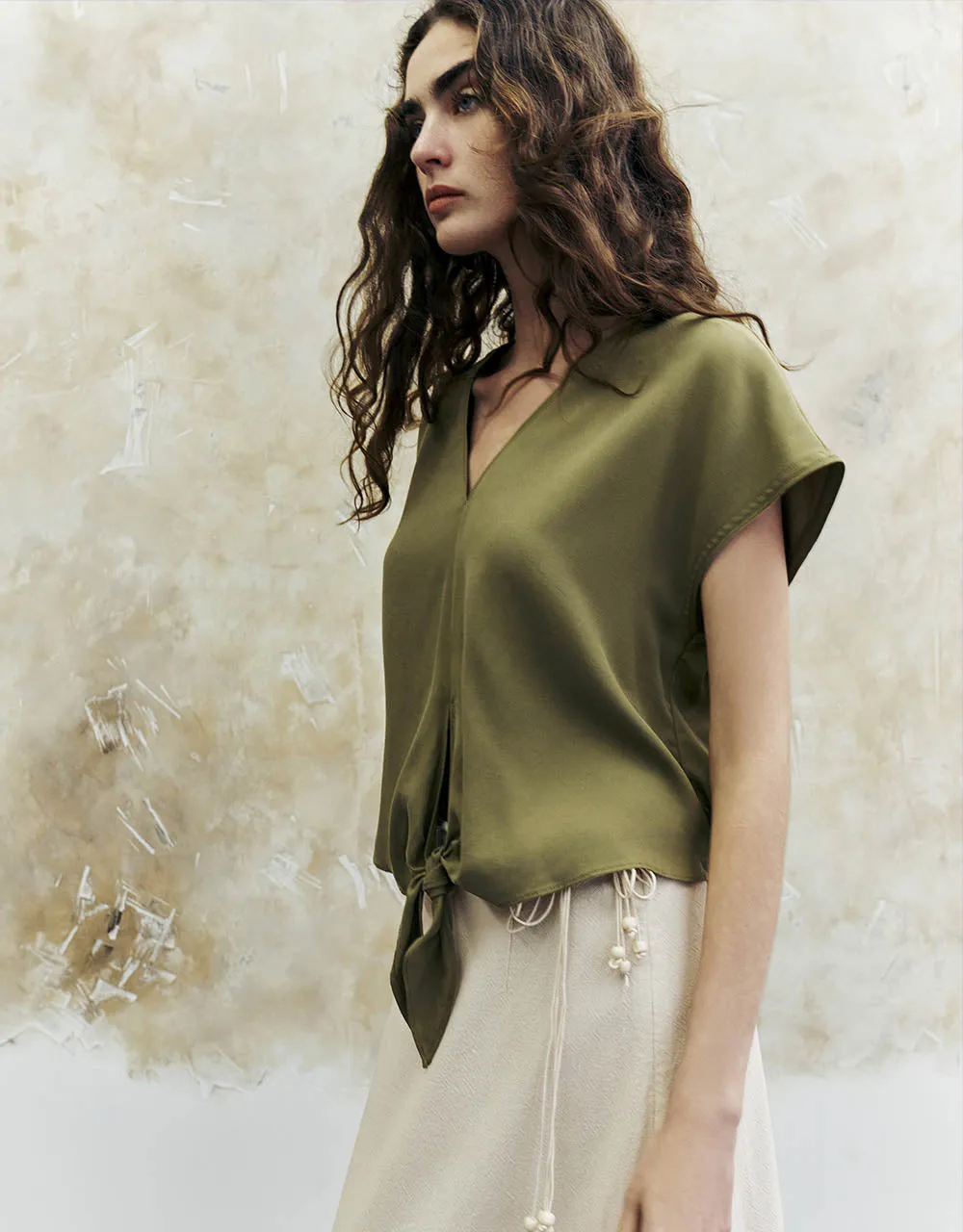 Raglan Sleeve V-Neck Overhead Shirt sold by Urban Revivo product image thumbnail 3