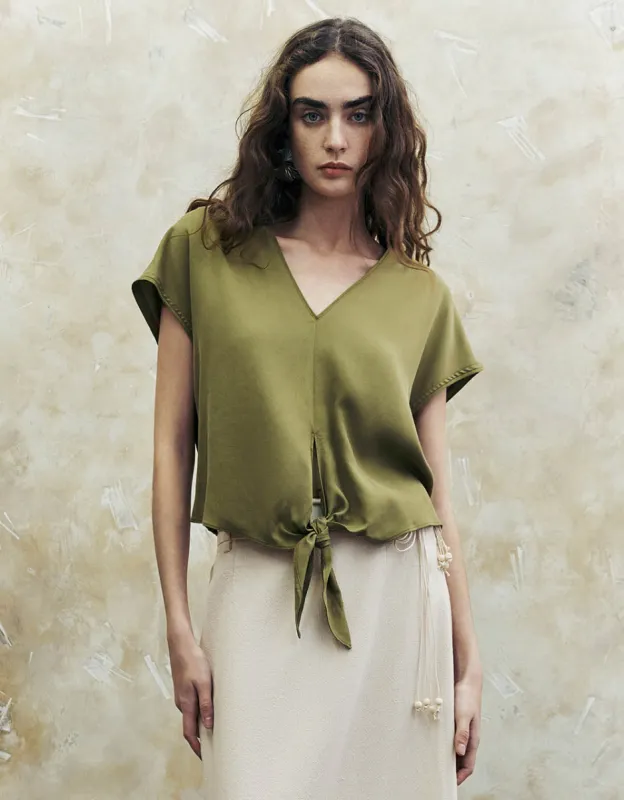 Raglan Sleeve V-Neck Overhead Shirt sold by Urban Revivo