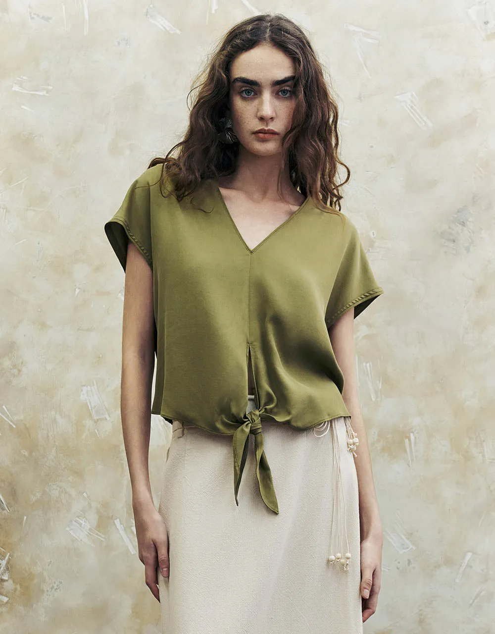 Raglan Sleeve V-Neck Overhead Shirt sold by Urban Revivo