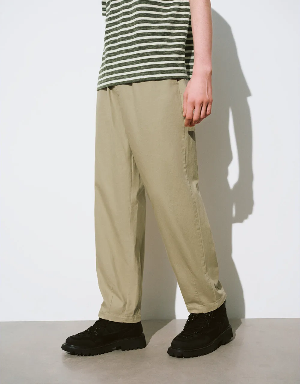 Drawstring Waist Carrot Fit Pants sold by Urban Revivo product image thumbnail 4