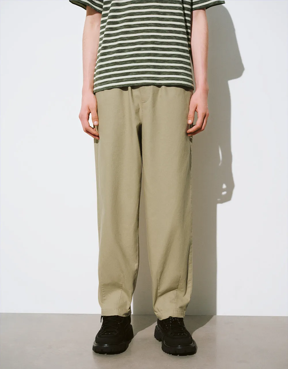 Drawstring Waist Carrot Fit Pants sold by Urban Revivo product image thumbnail 2