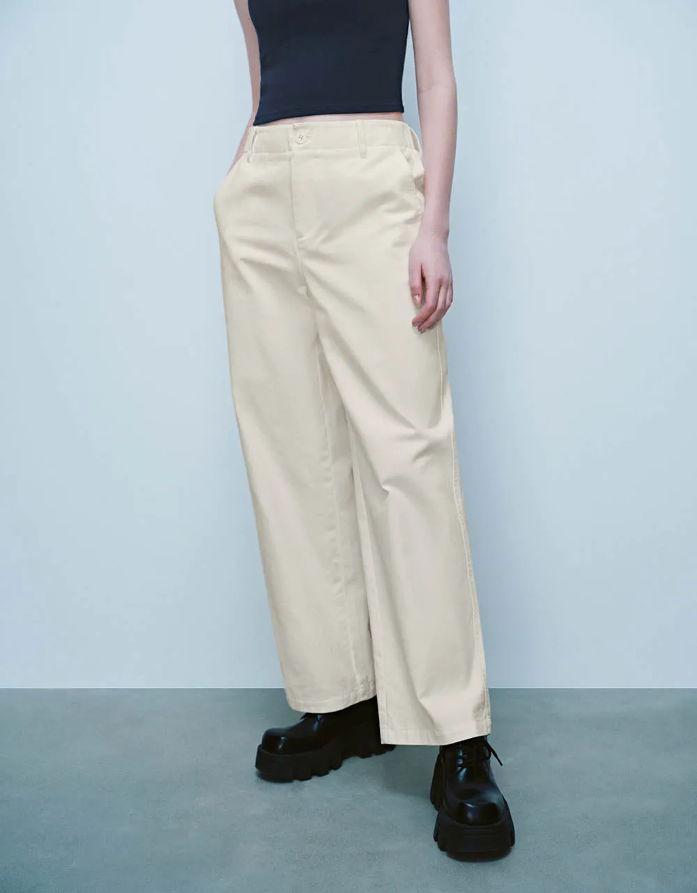 Woven Cropped Straight Pants sold by Urban Revivo product image thumbnail 4