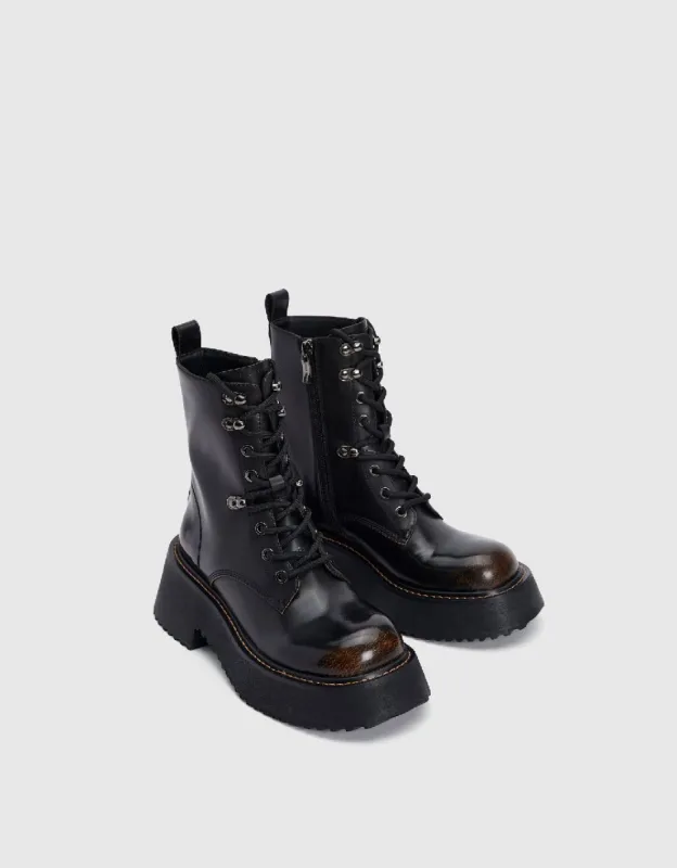 Distressed Round Toe Boots sold by Urban Revivo