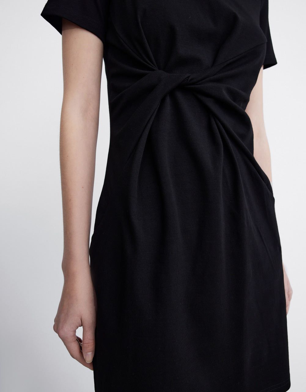 Twist Side Crew Neck Skinny-Fit Dress sold by Urban Revivo product image thumbnail 5