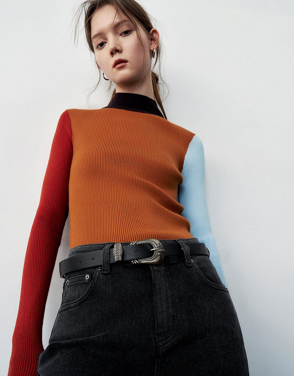 Colorblocks Skinny Knitted T-Shirt sold by Urban Revivo product image thumbnail 2