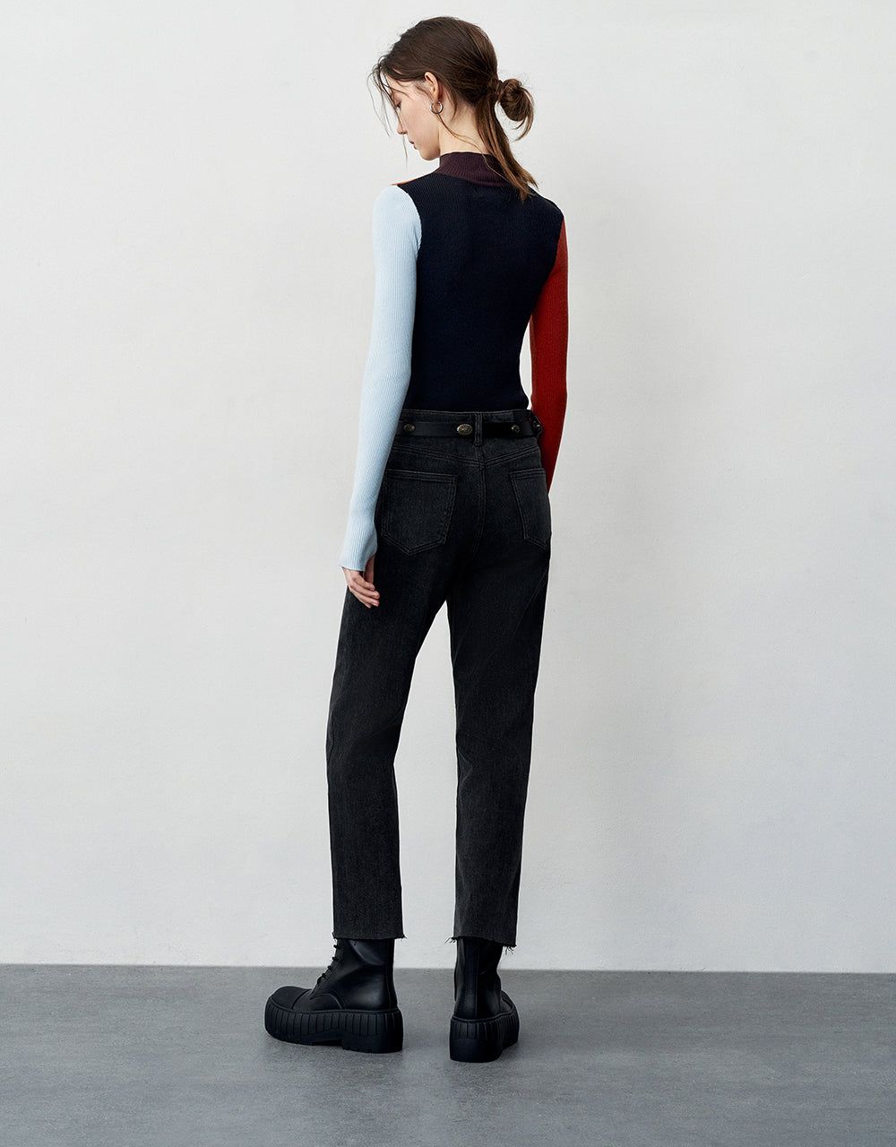 Colorblocks Skinny Knitted T-Shirt sold by Urban Revivo product image thumbnail 3