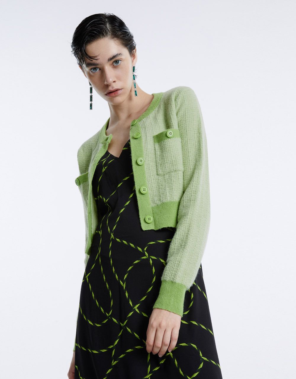 Contrast Trim Cropped Cardigan sold by Urban Revivo product image thumbnail 2