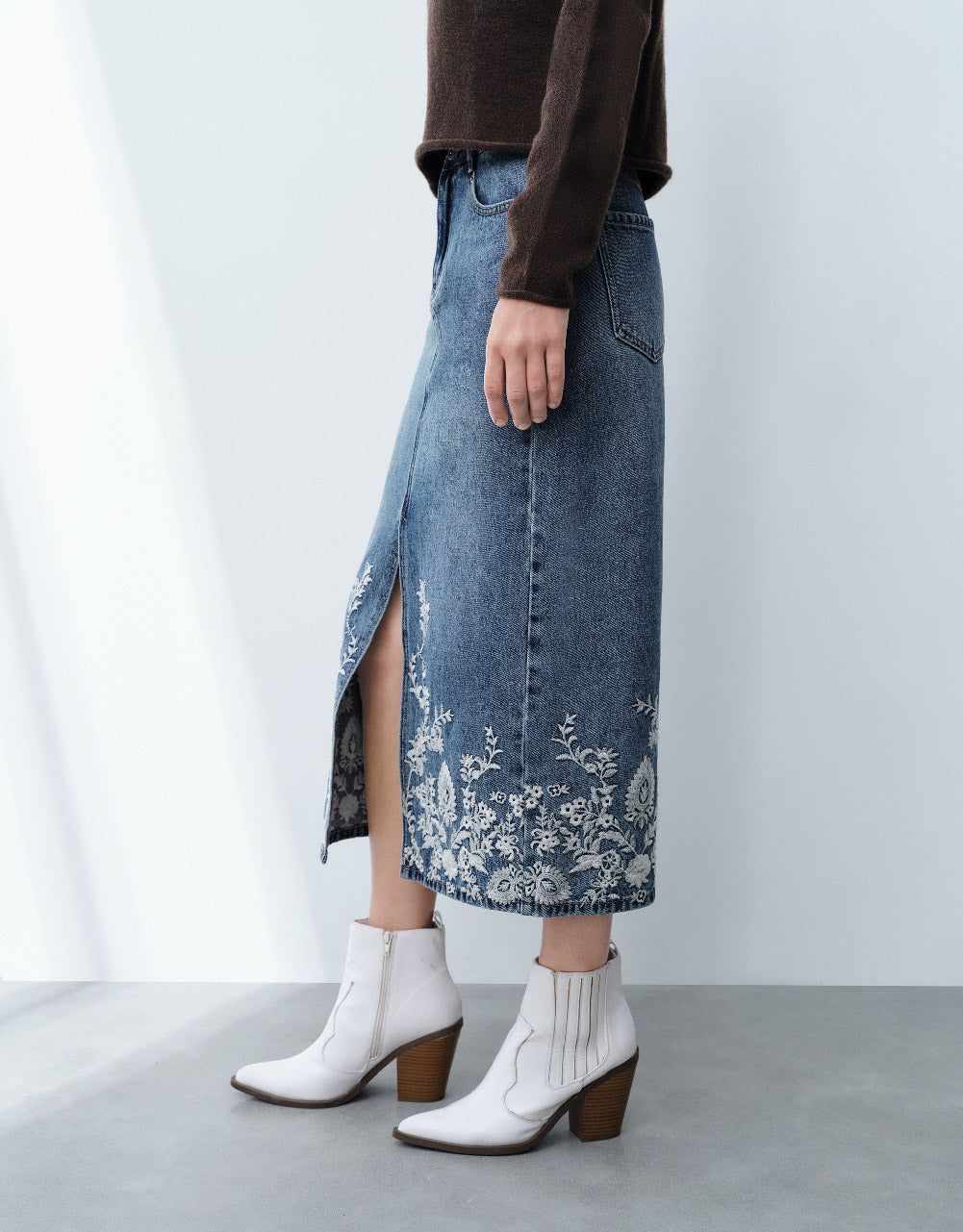 Split Hem Straight Denim Skirt sold by Urban Revivo product image thumbnail 4