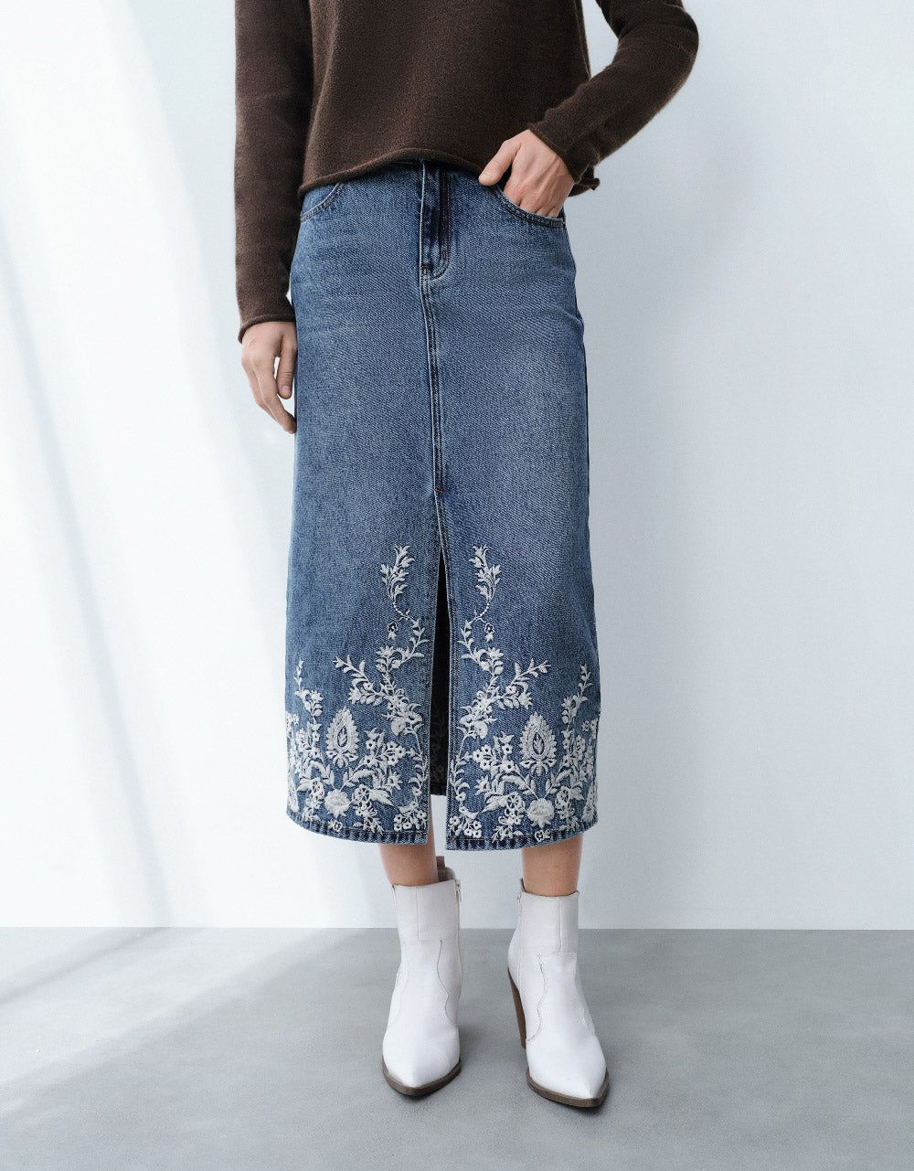 Split Hem Straight Denim Skirt sold by Urban Revivo product image thumbnail 2