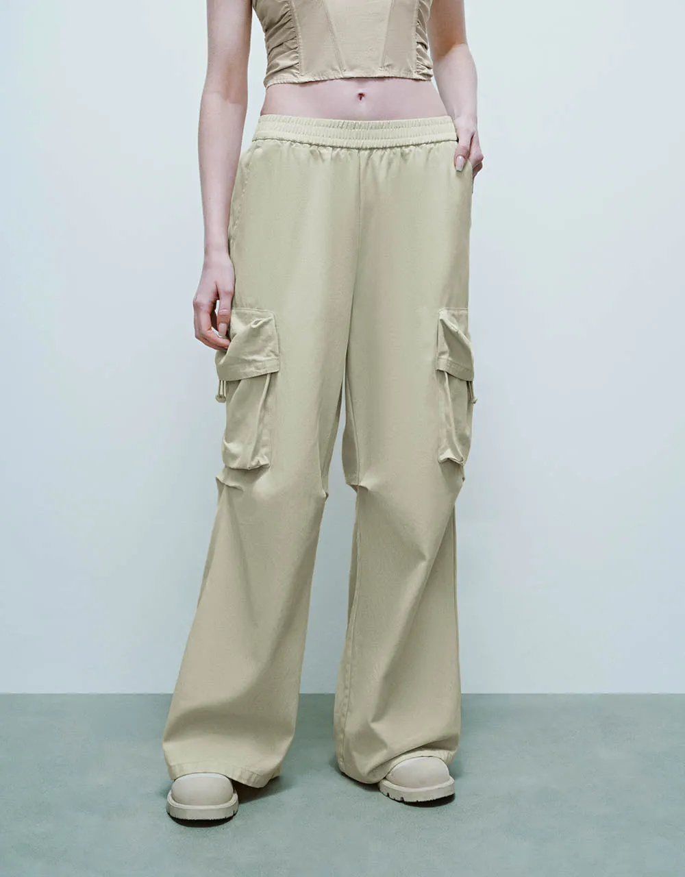 Elastic Waist Wide-Leg Pants sold by Urban Revivo product image thumbnail 2
