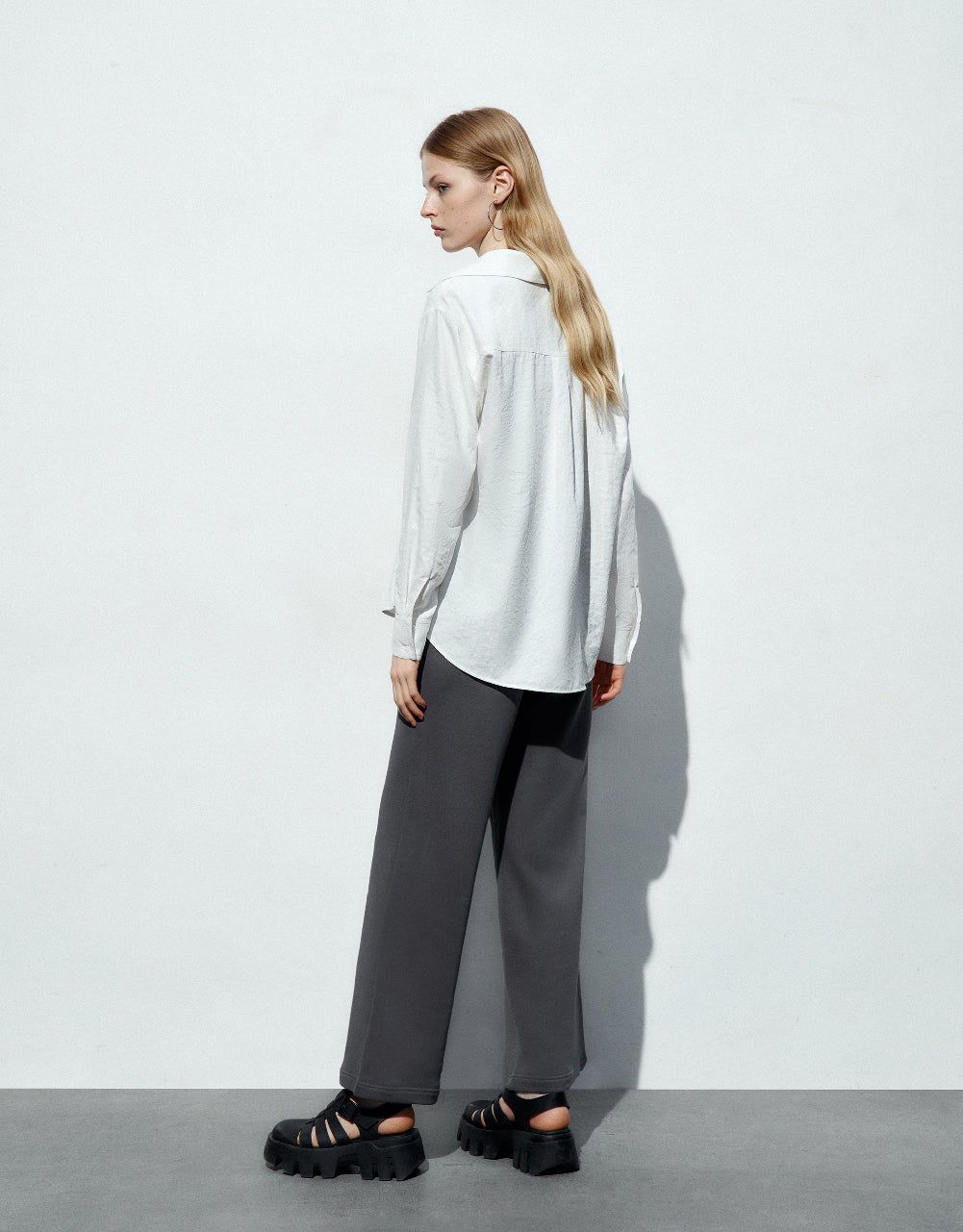 Button Up Straight Shirt sold by Urban Revivo product image thumbnail 4