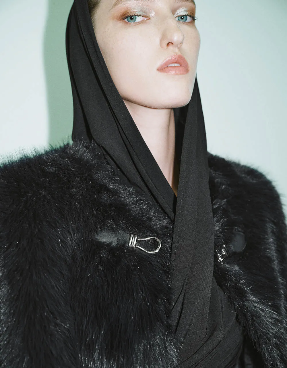 Drop Shoulder Sleeve Furry Coat sold by Urban Revivo product image thumbnail 5