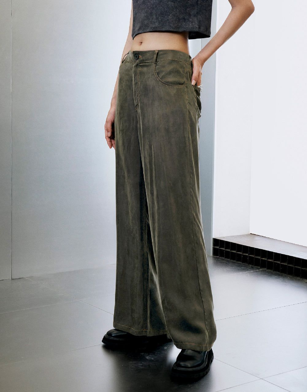 Straight Pants sold by Urban Revivo product image thumbnail 4