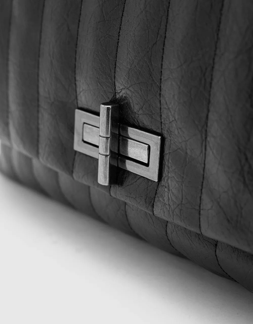 Turn Lock Shoulder Bag sold by Urban Revivo product image thumbnail 5