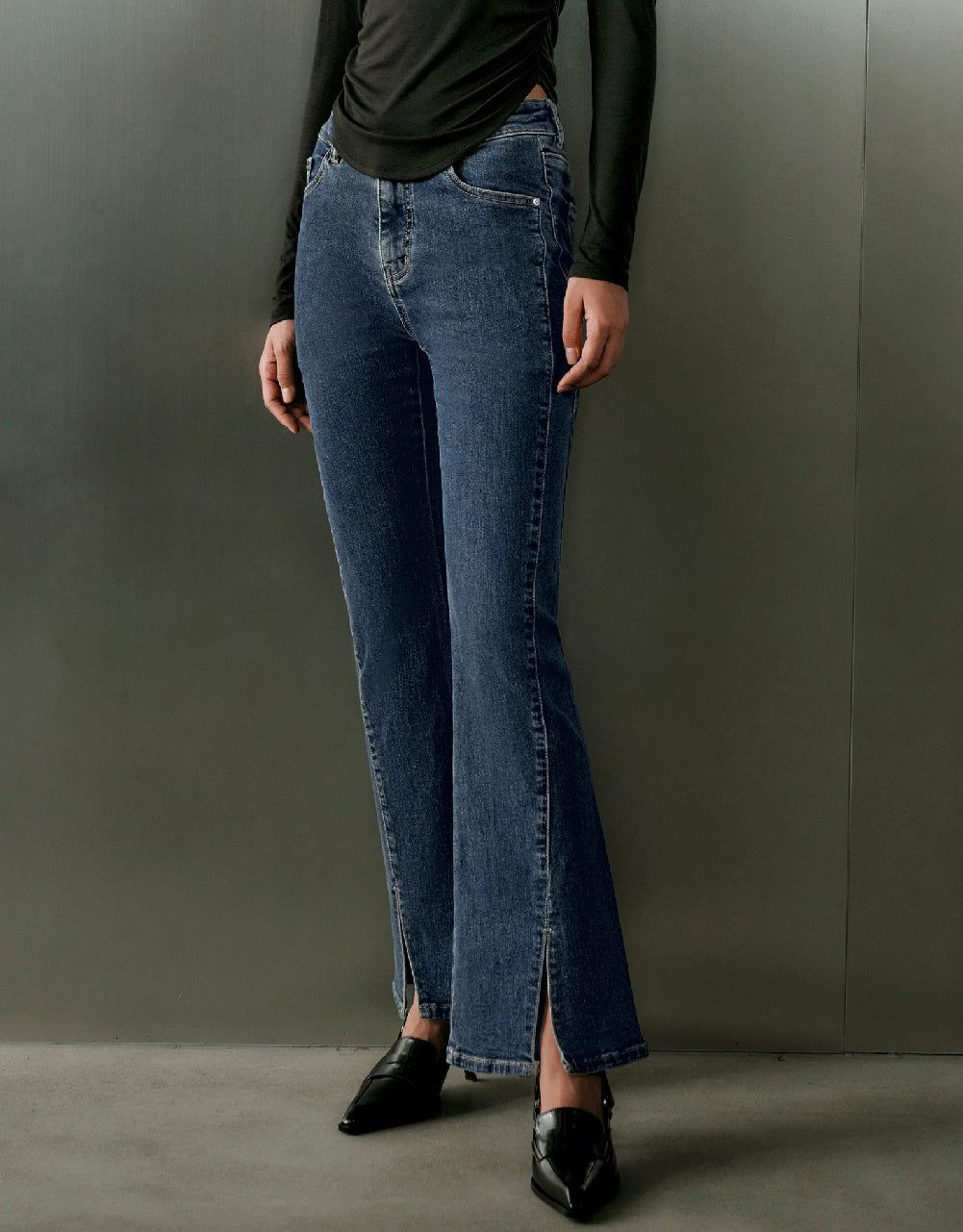 Split Hem Flare Jeans sold by Urban Revivo product image thumbnail 4